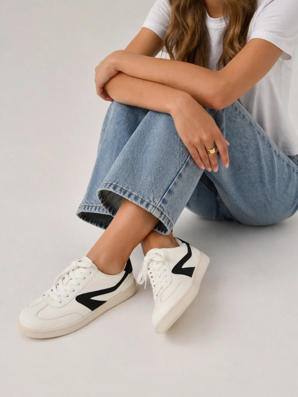 DV by Dolce Vita Vasser Retro Sneakers – White/Black – Size 10